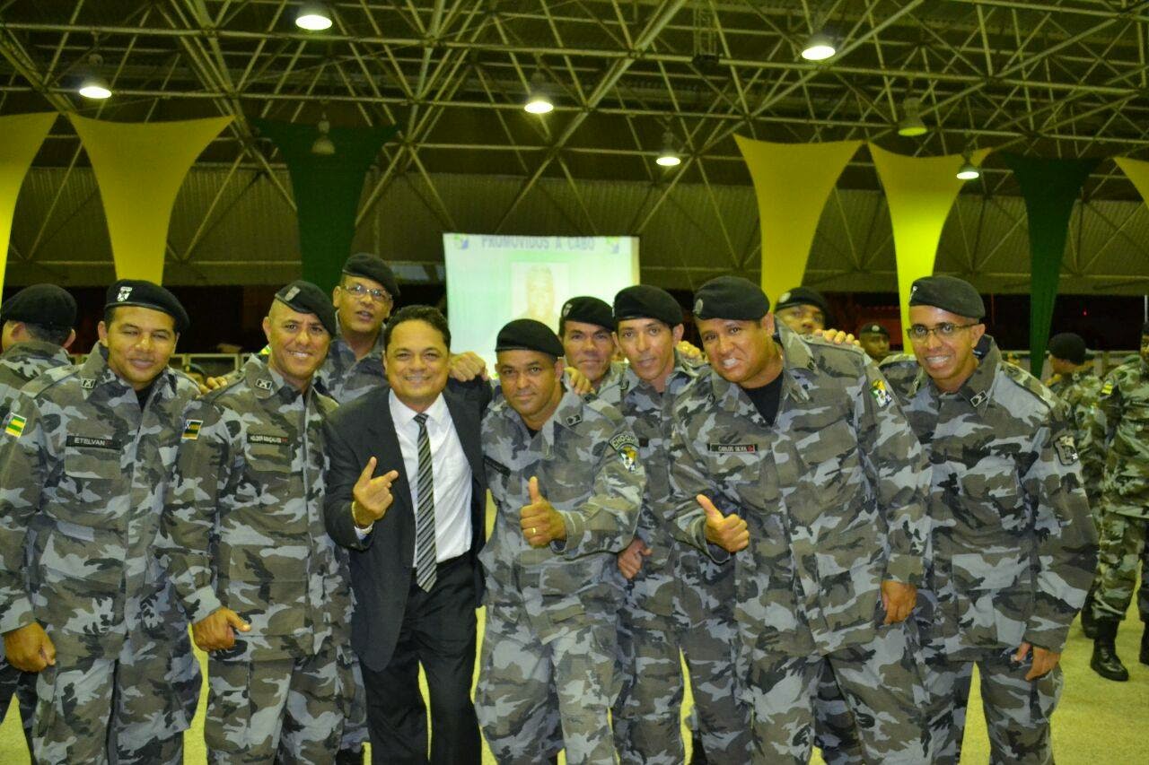 COM OS POLICIAIS MILITARES DO BATALHÃO DE CHOQUE