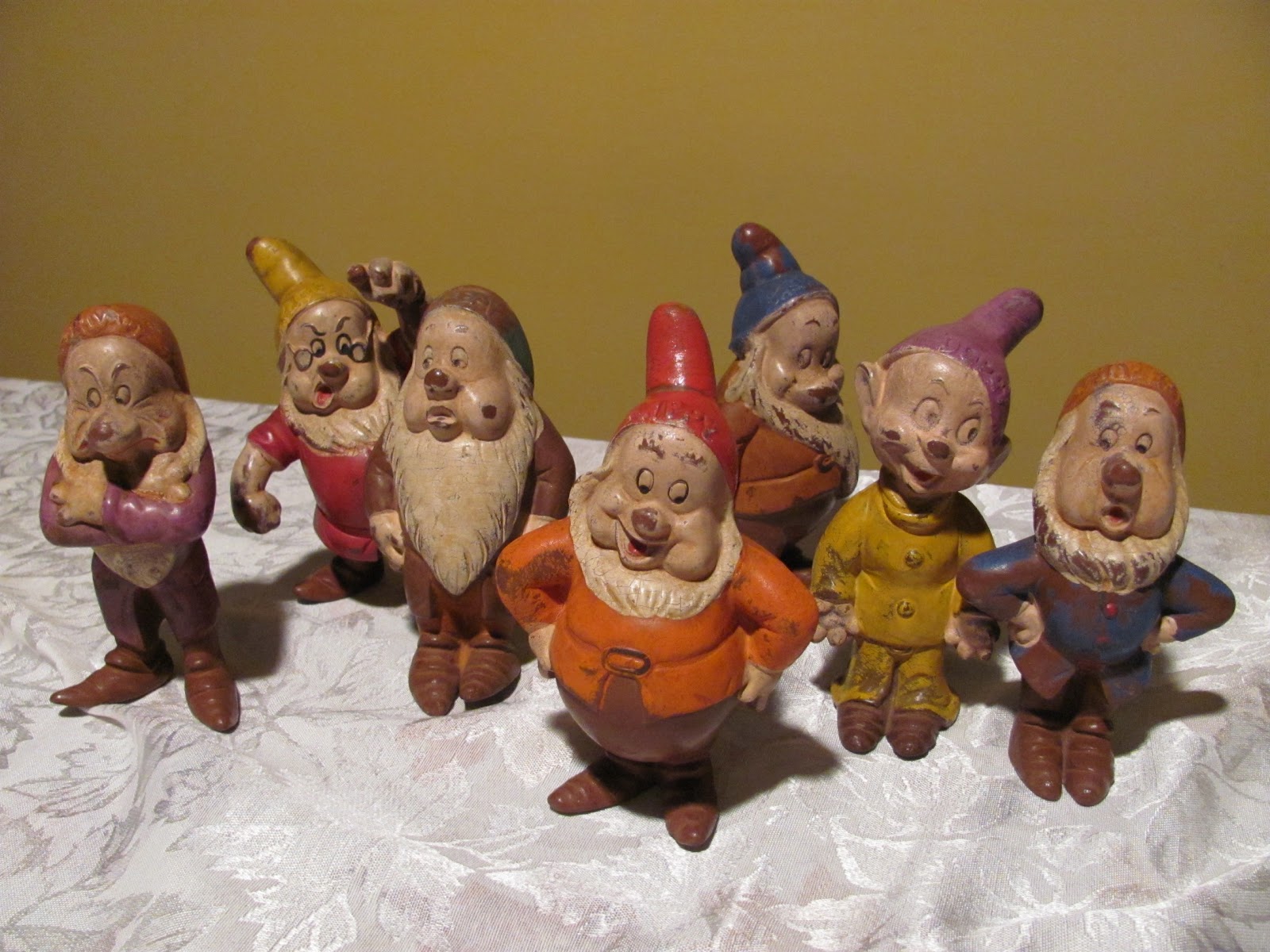 Clint Carson's Collectibles Walt Disney's Seven Dwarfs figurines