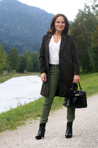 https://ladyofstyle.com/2014/09/autumn-look-with-leo-prints.html