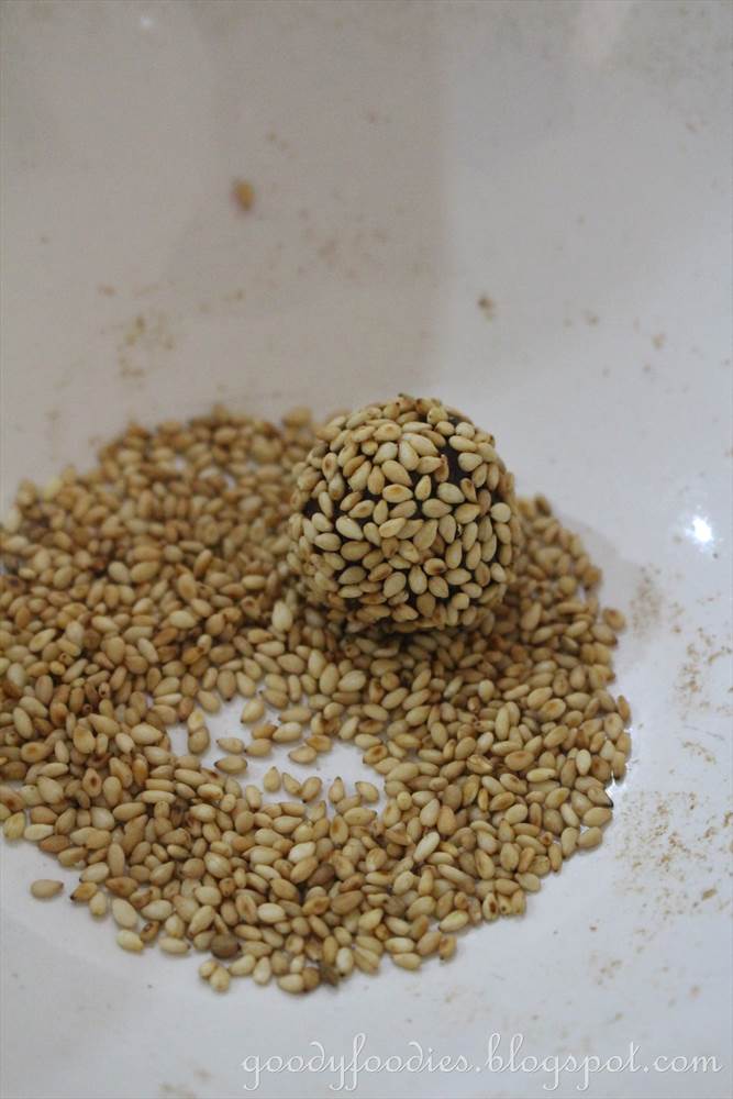 GoodyFoodies Recipe Dried Fruit Raw Energy Balls (Ramadan)