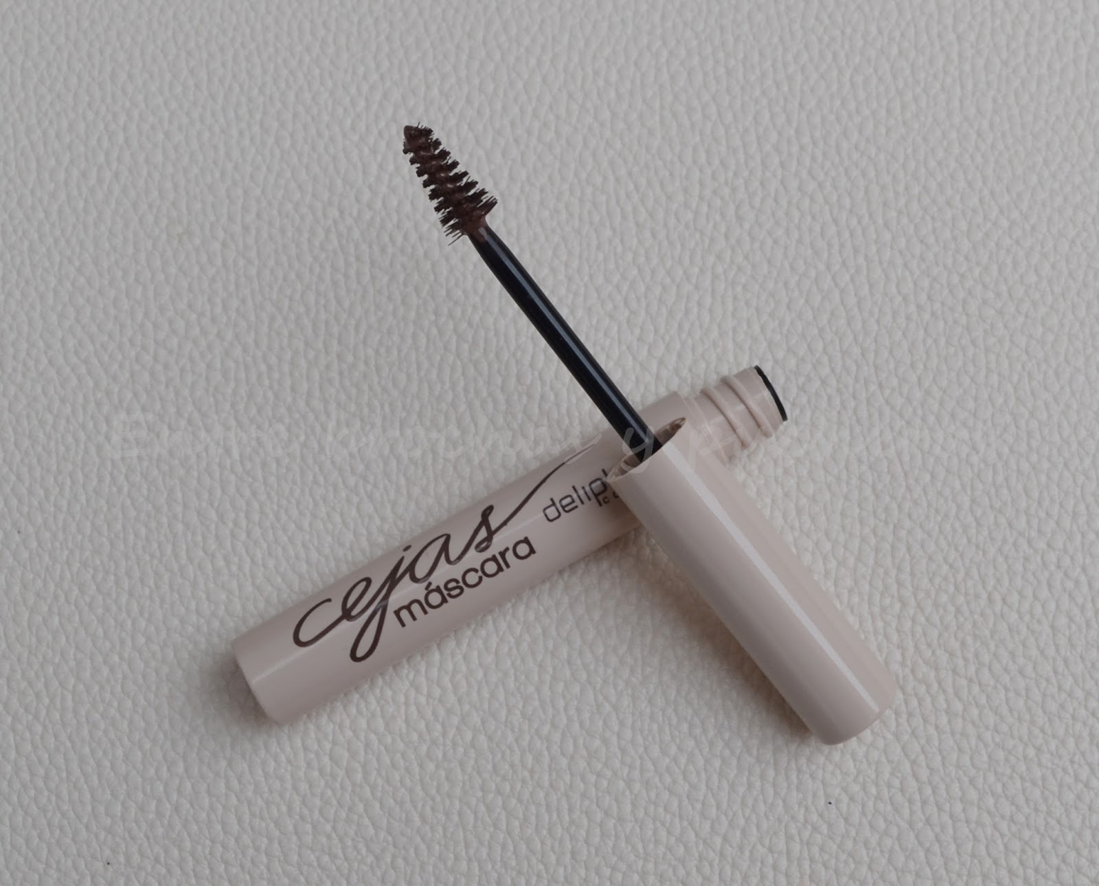 Entre Brochas y Pucheros Máscara para cejas con color de Deliplús