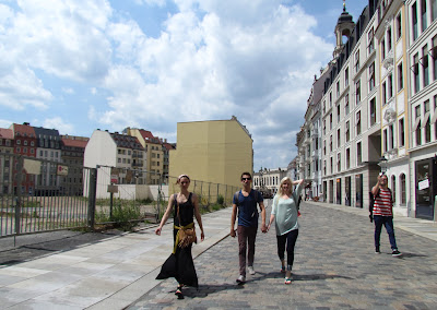 photo of Liz and Noelle in Dresden