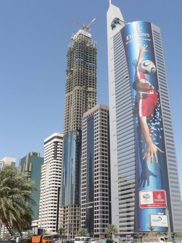 Almas Tower in Dubai