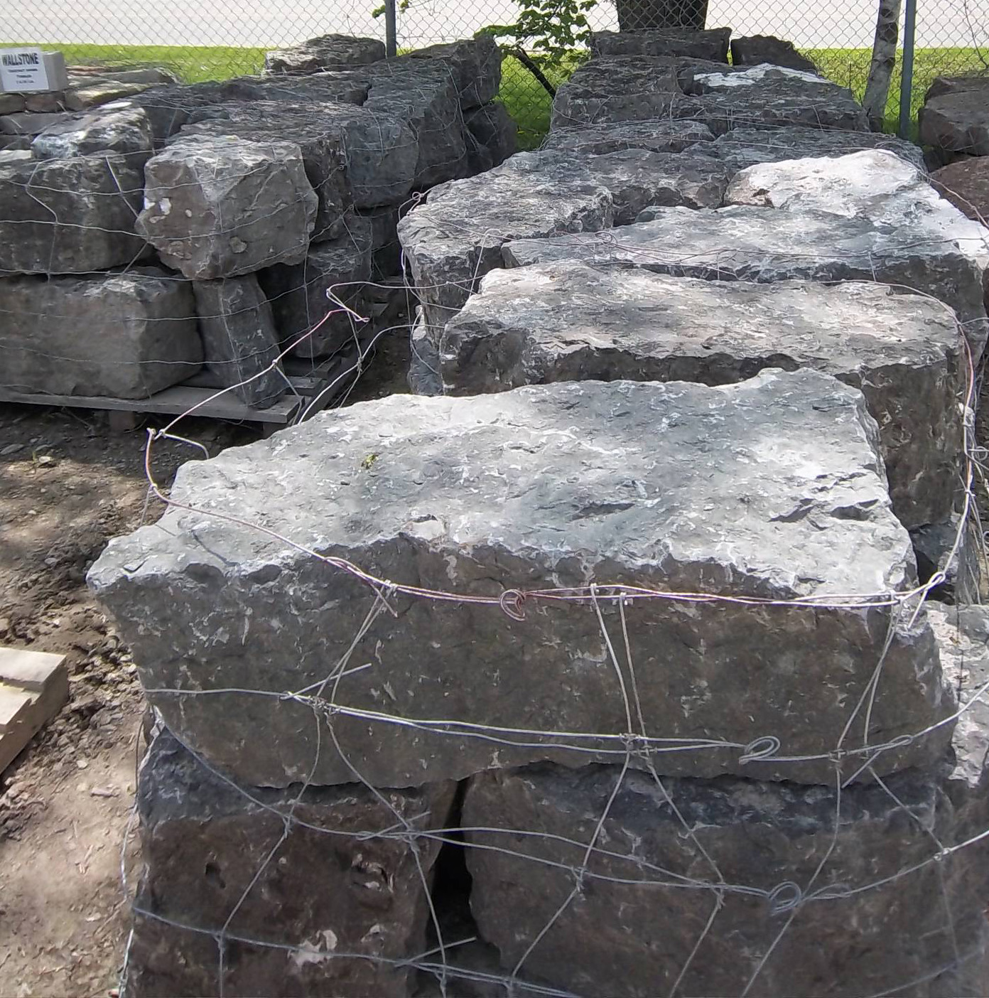 Grand River Brick & Stone London Yard Armour Stone