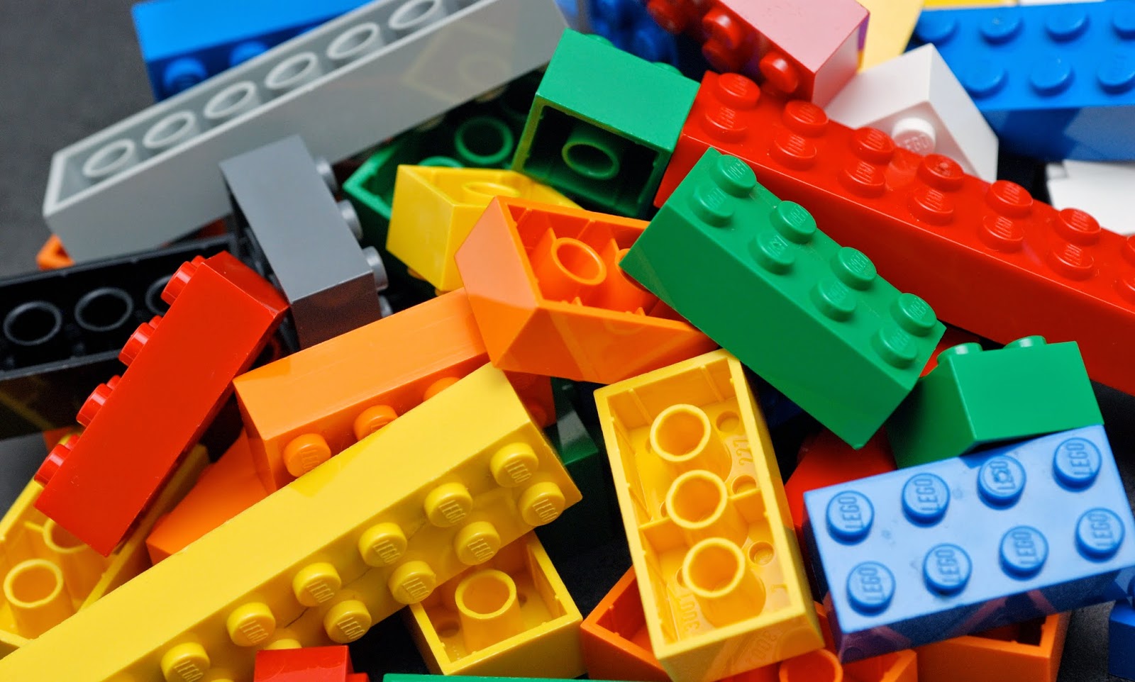 empresa de juguetes lego