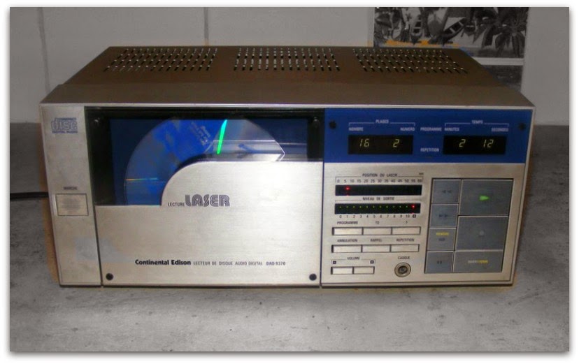 Vertical CD player (part 1 HITACHI) The Stereo Museum