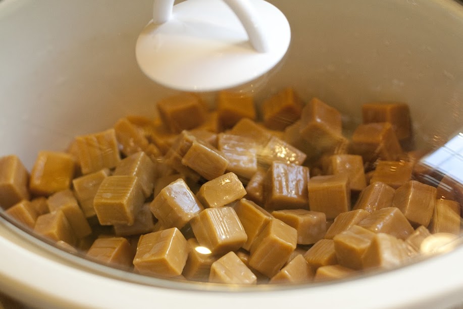 Tag...You're It Making Gourmet Caramel Apples using a Crock Pot