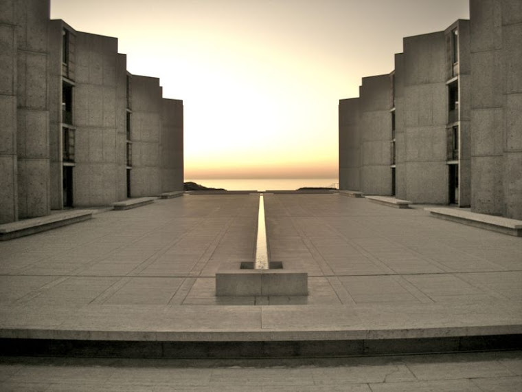 7. Salk Institute - San Diego (CA) ; USA (Louis Kahn, arch.)