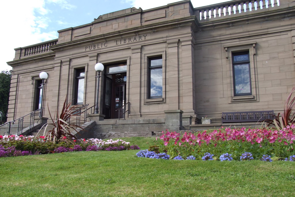 Laurie Bidwell Dundee Library Service Wins 'Library of the Year Award'