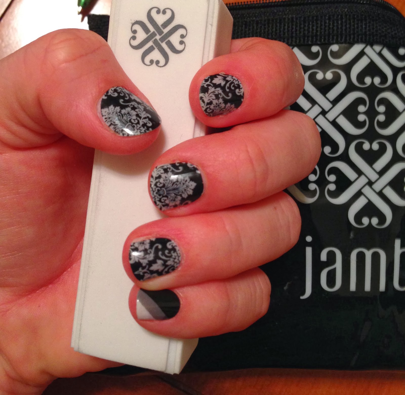 **Wolfelicious**: Jamberry Giveaway