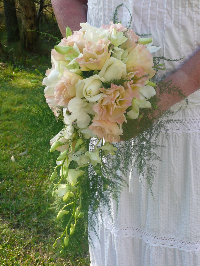 Teardrop Bridal Bouquets Have your Dream Wedding