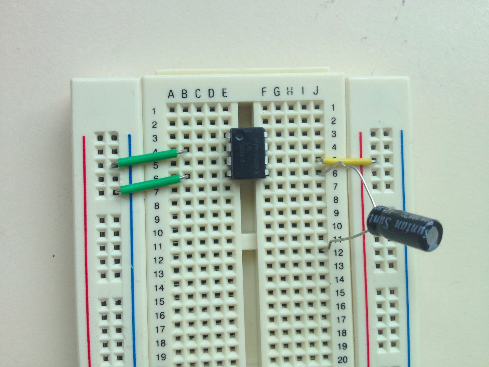 hook up 555 timer I think i am doing everything right, but still i cannot get an ic 555 timer circuit to work 4- if you will not use the voltage control pin (pin number 5), then connect it. hook up 555 timer I think i am doing everything right, but still i cannot get an ic 555 timer circuit to work 4- if you will not use the voltage control pin (pin number 5), then connect it.