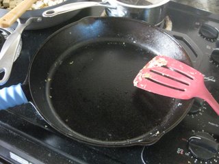 Cast iron omelette pan with a teflon coating? : r/LeCreuset