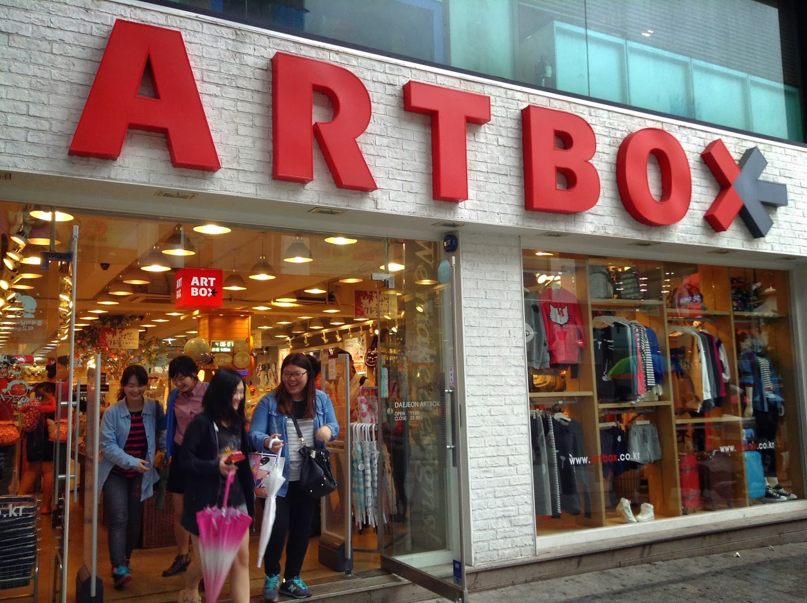 Shopping at Artbox Korea! Korean souvenirs and cute stuff in Korea