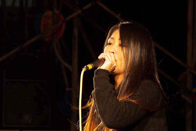 female singer, karaoke contest