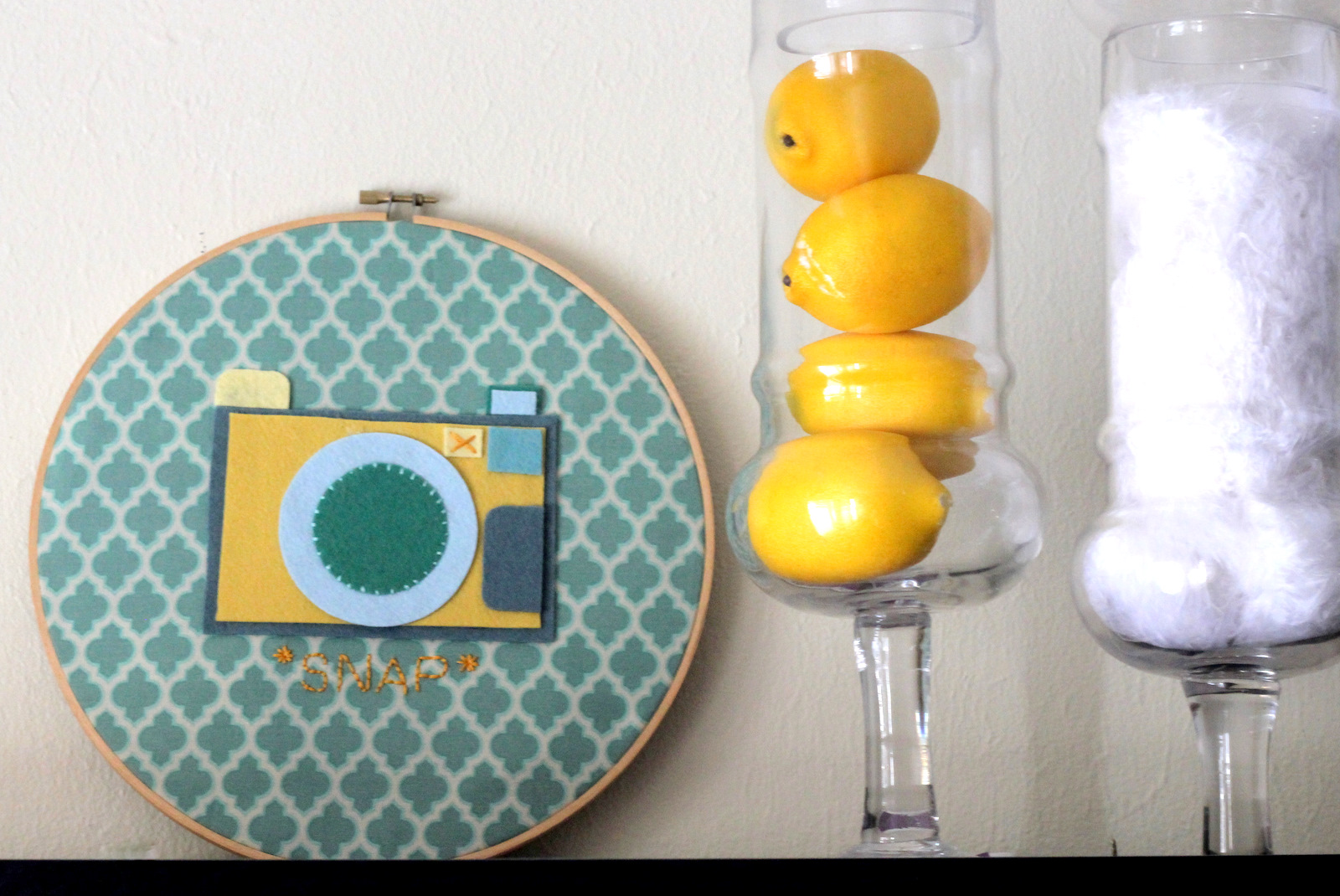 *snap* embroidery hoop decor