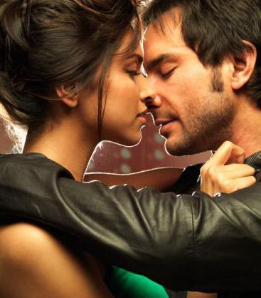 Deepika Padukone: Deepika Padukone Kiss Pictures