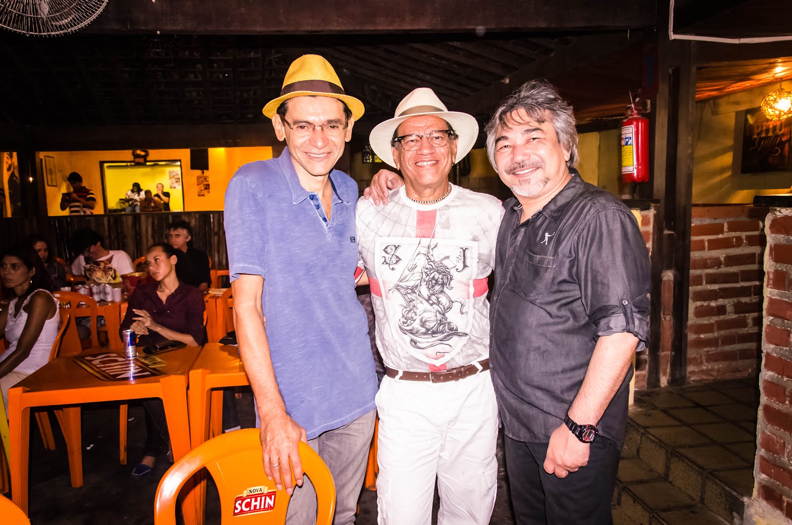 POETA GILMAR LEITE E OS CANTORES PAULO MATRICÓ E SANTANA