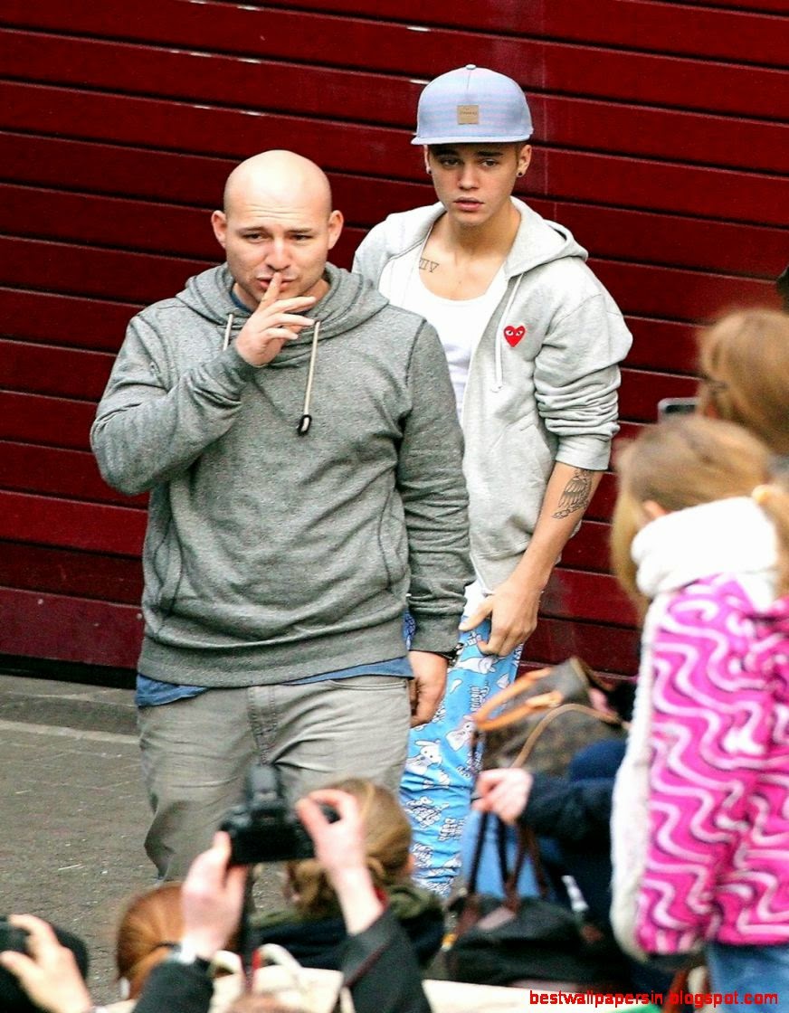 VIDEO Justin Bieber with Fans – Koln Germany justinbieberzone VIDEO Justin Bieber with Fans – Koln Germany justinbieberzone