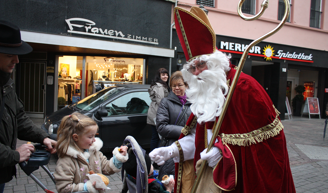 A Holiday Queen's Blog December 6th is St. Nicholas Day!