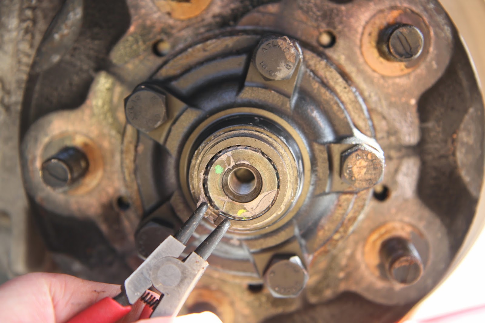 Defender 90 XS Front hub seal replacement