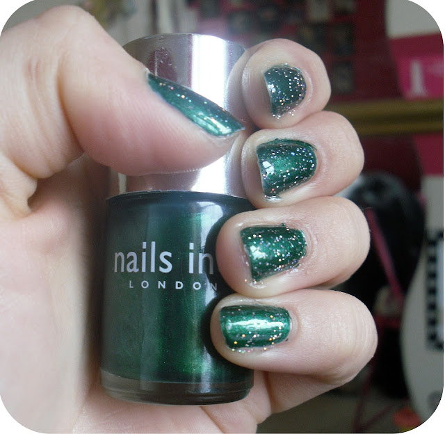 NOTD- Nails Inc Emerald Street   Three Little Búhos ― Hello,Now the weather