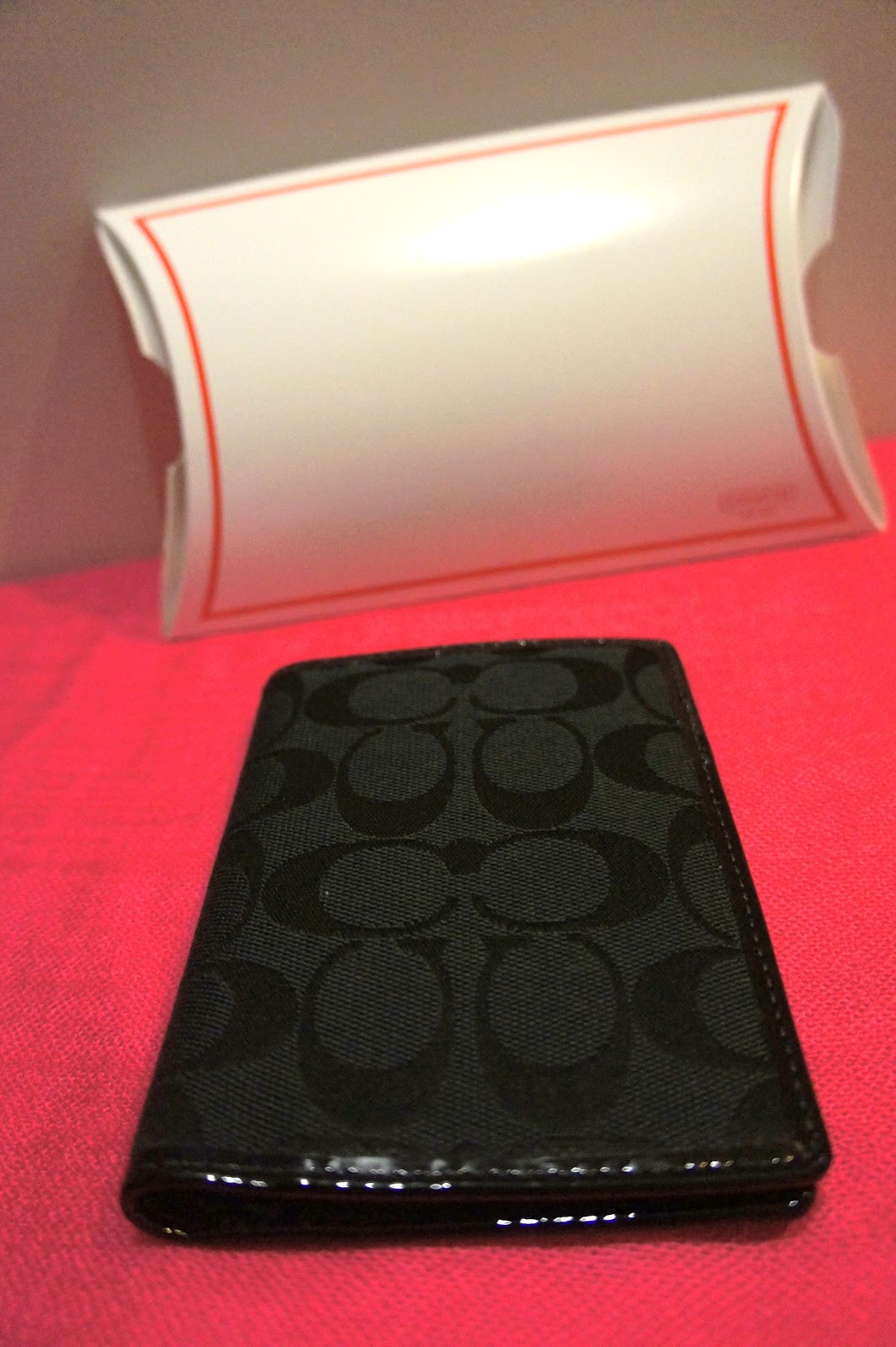 Queen's closet COACH passport holder 90