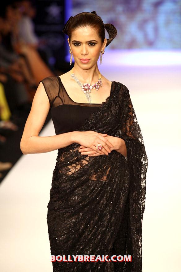 Sucheta Sharma - (3) - Juhi Chawla walks the ramp for Kays Jewels at IIJW 2012 Day - 3