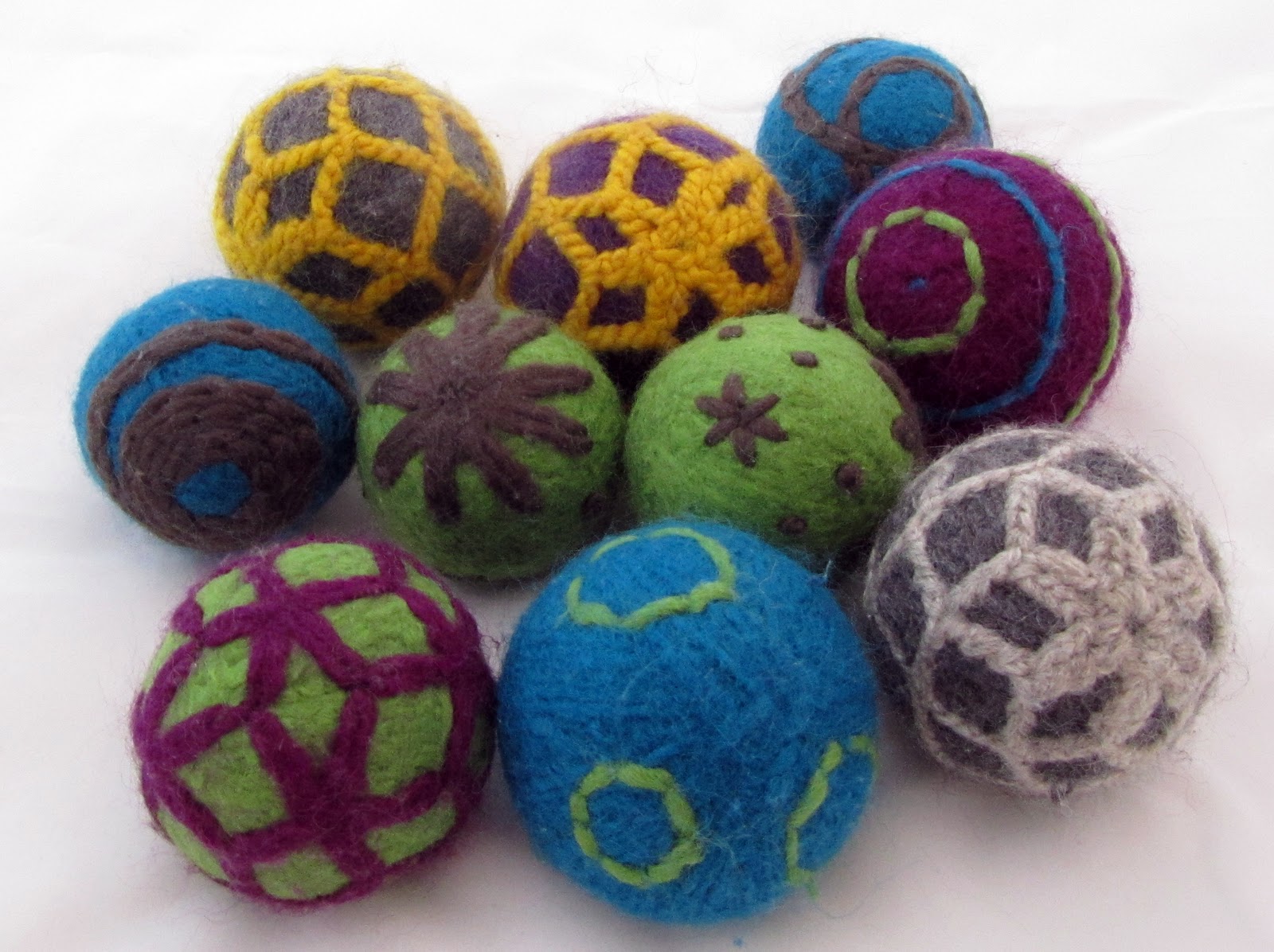 created blissfully Felt Dryer Balls Tutorial