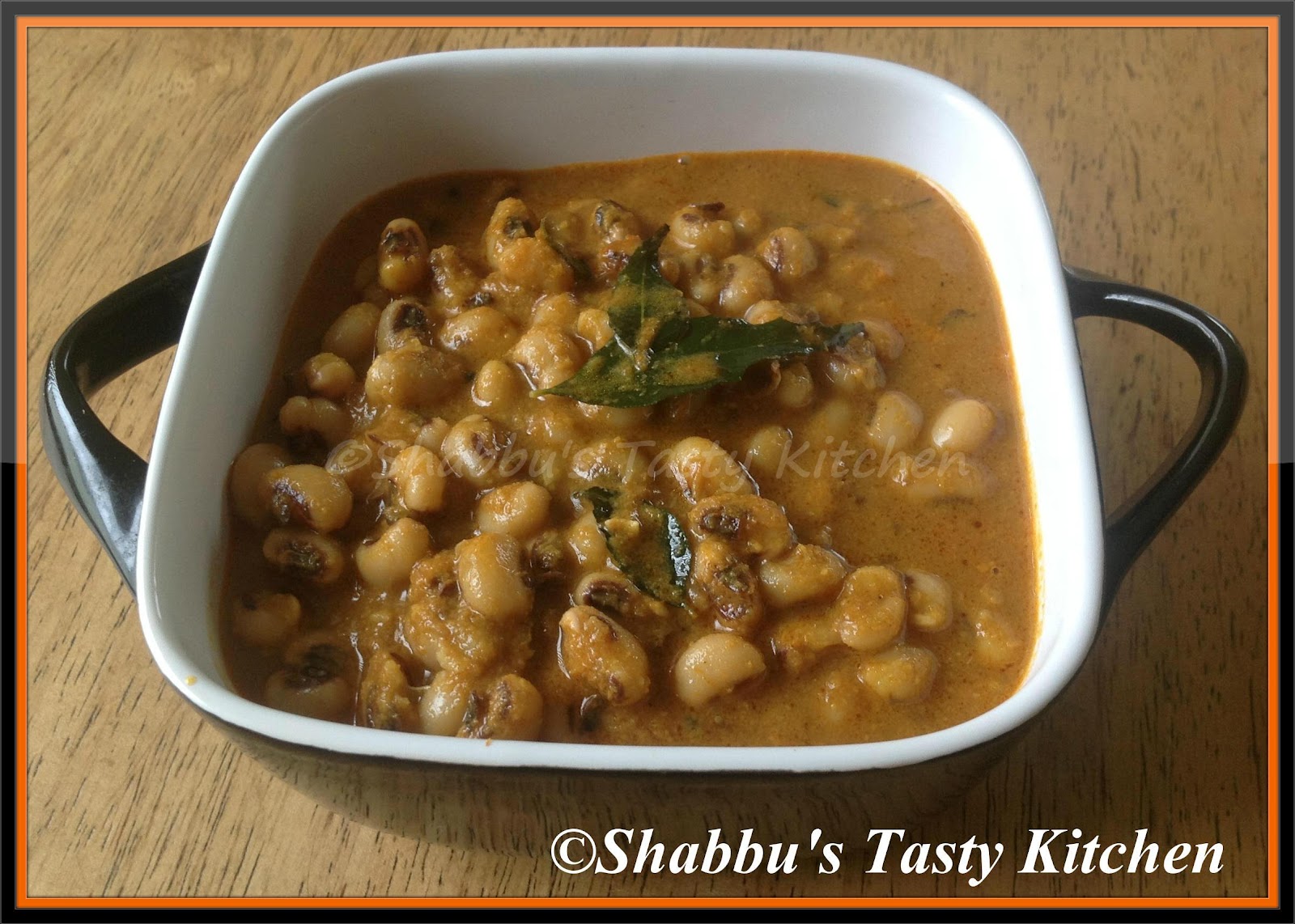 Black Eyed Beans Theeyal/ Black Eyed Beans Cooked in a Roasted Coconut