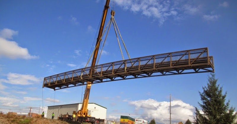 Editorials from Theslowlane: Bridge for Bellingham bike trail hoisted into place