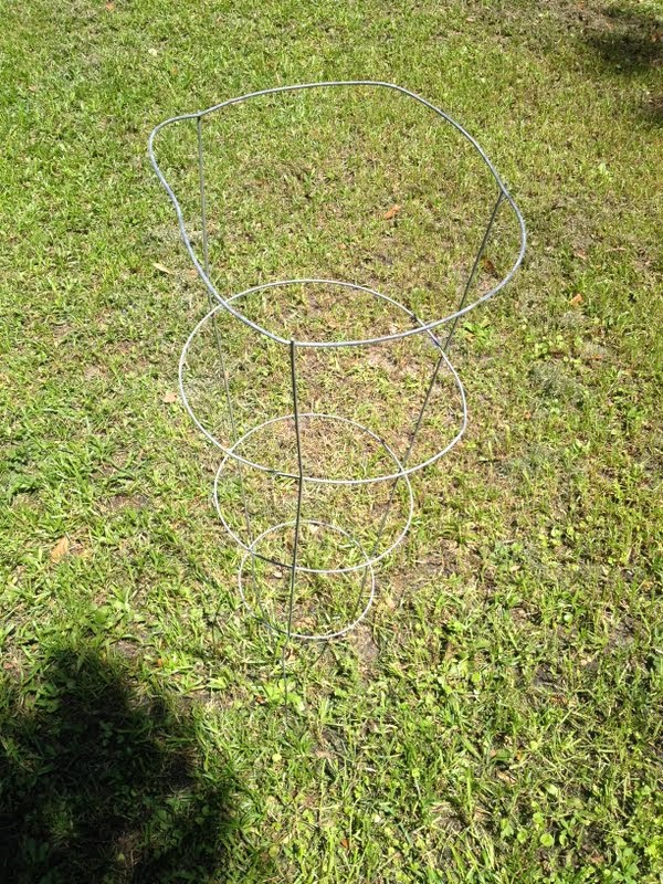 floridacreate Weaving Natural Materials on a Tomato Cage