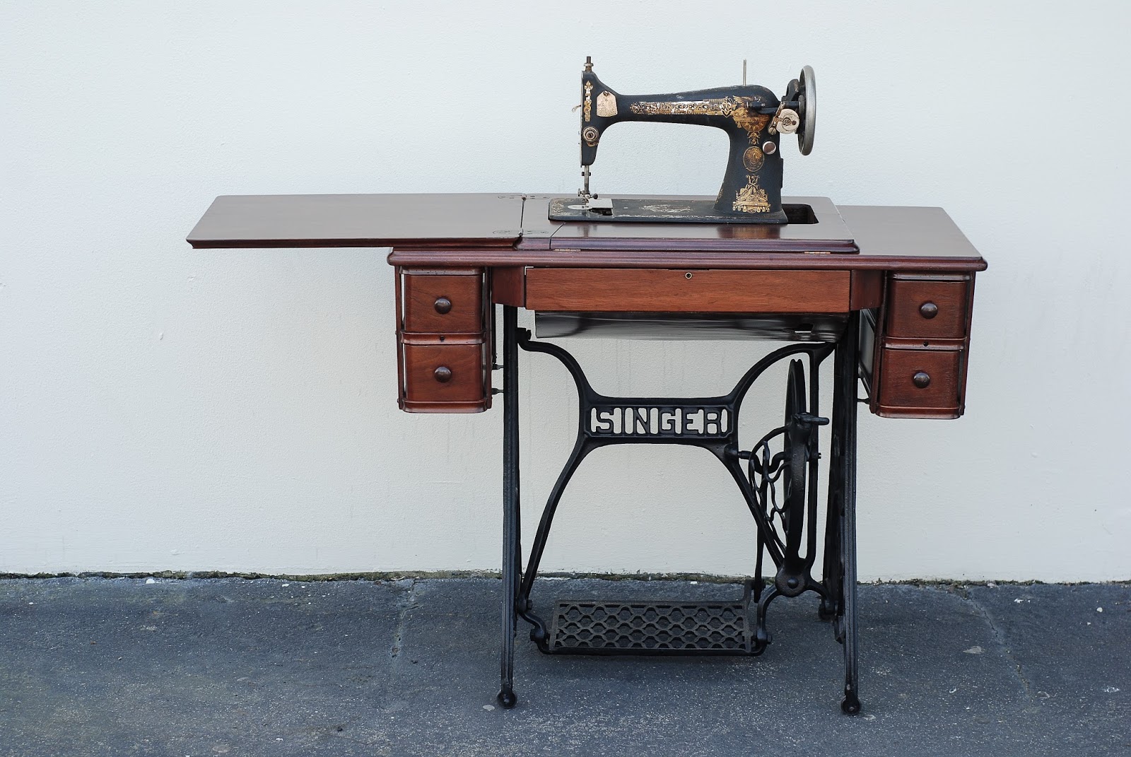 1911 Singer Sewing Machine Finish Pros