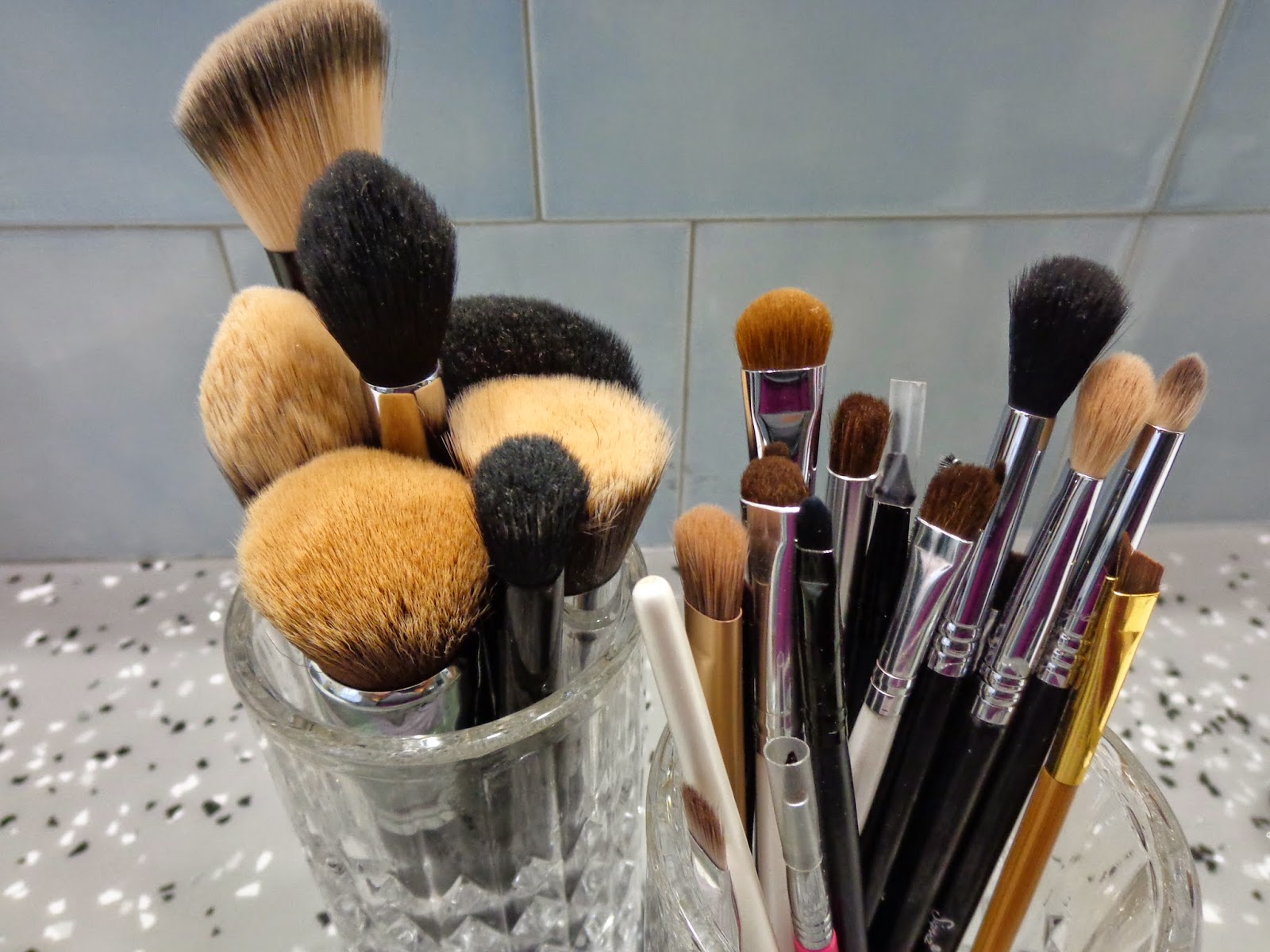 Ms. Adventures in Makeup So Fresh and so Clean DIY Daily Brush Cleaner!