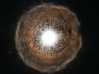 Хаббл увидел в космосе гигантский пузырь