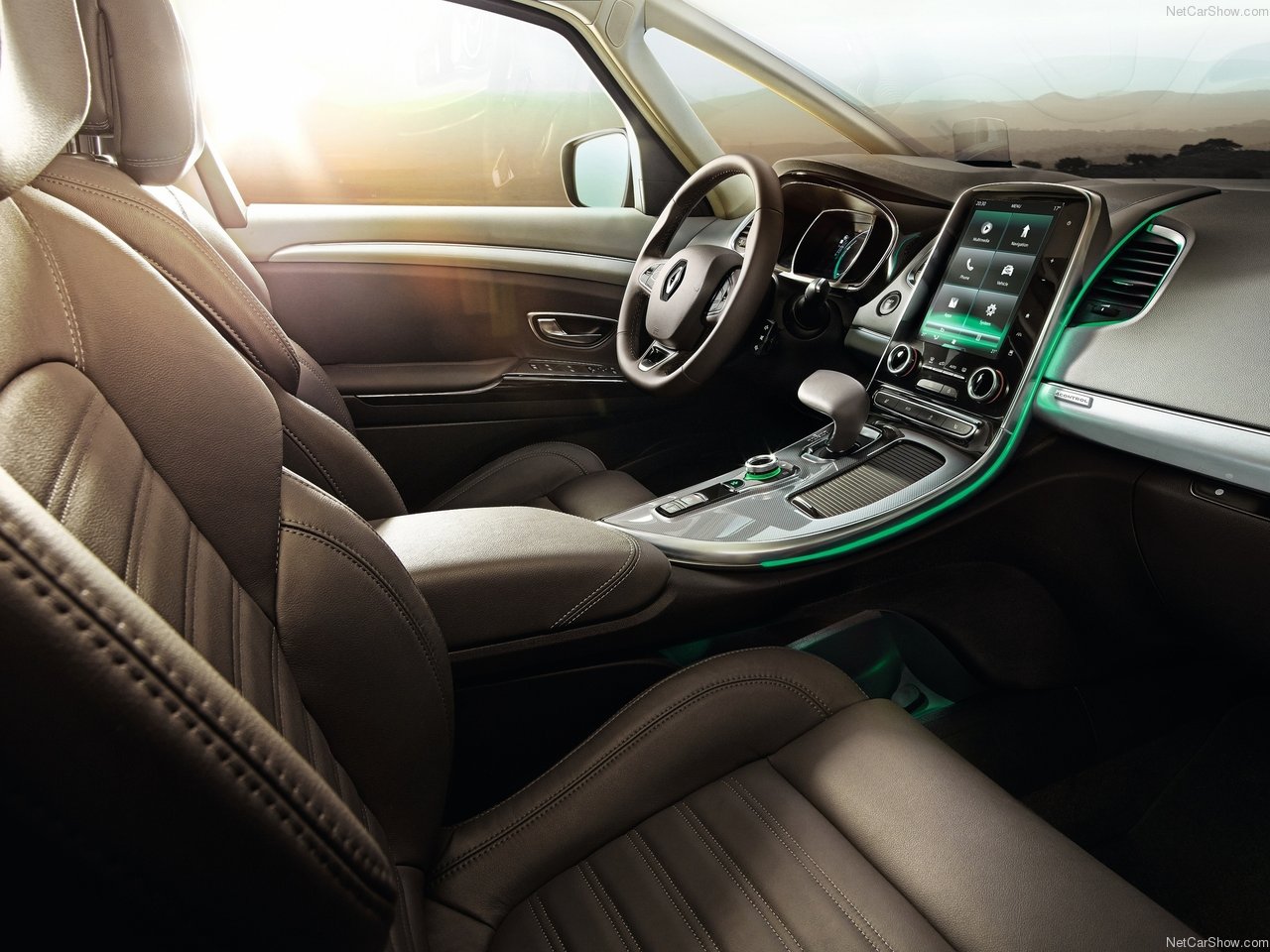 Seat offered the 200-strong Alhambra minivan on the Russian market Seat offered the 200-strong Alhambra minivan on the Russian market