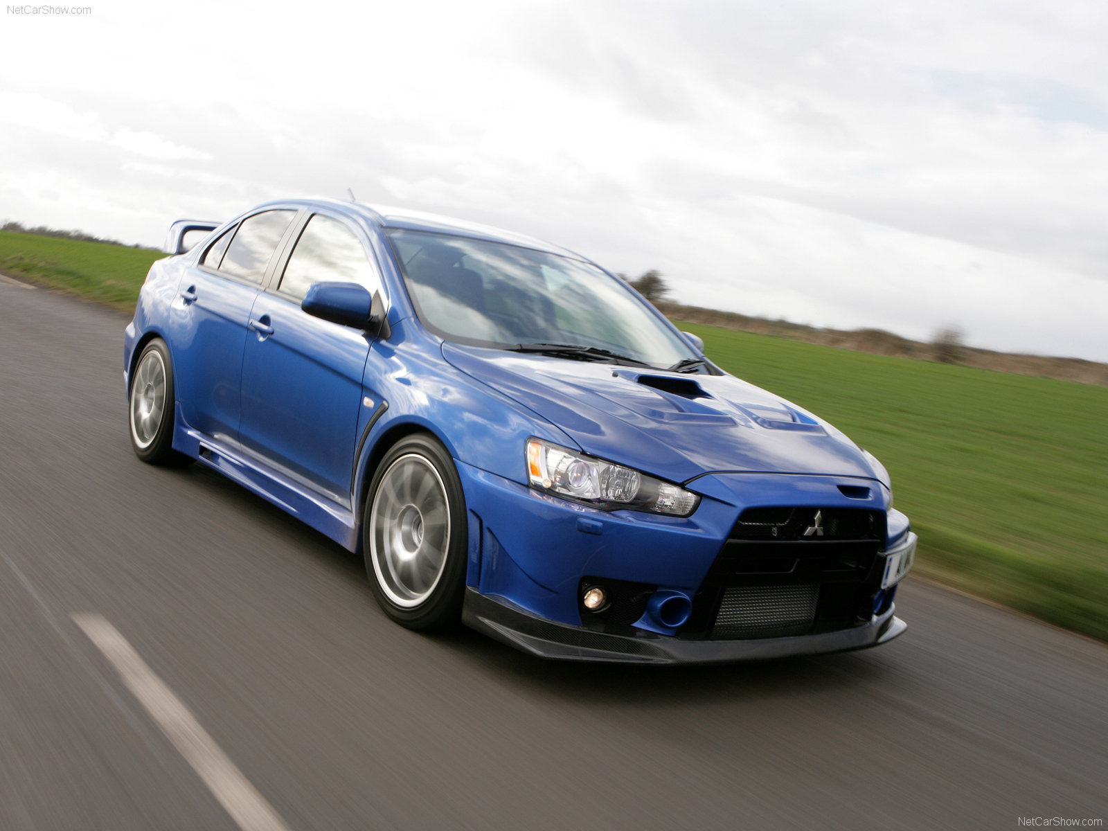 http://3.bp.blogspot.com/-Gmkye42xP_U/TXoH3dHpz7I/AAAAAAAAAYQ/4B4-VPSbVm0/s1600/Mitsubishi-Lancer_Evolution_X_FQ-400_2010_1600x1200_wallpaper_07.jpg