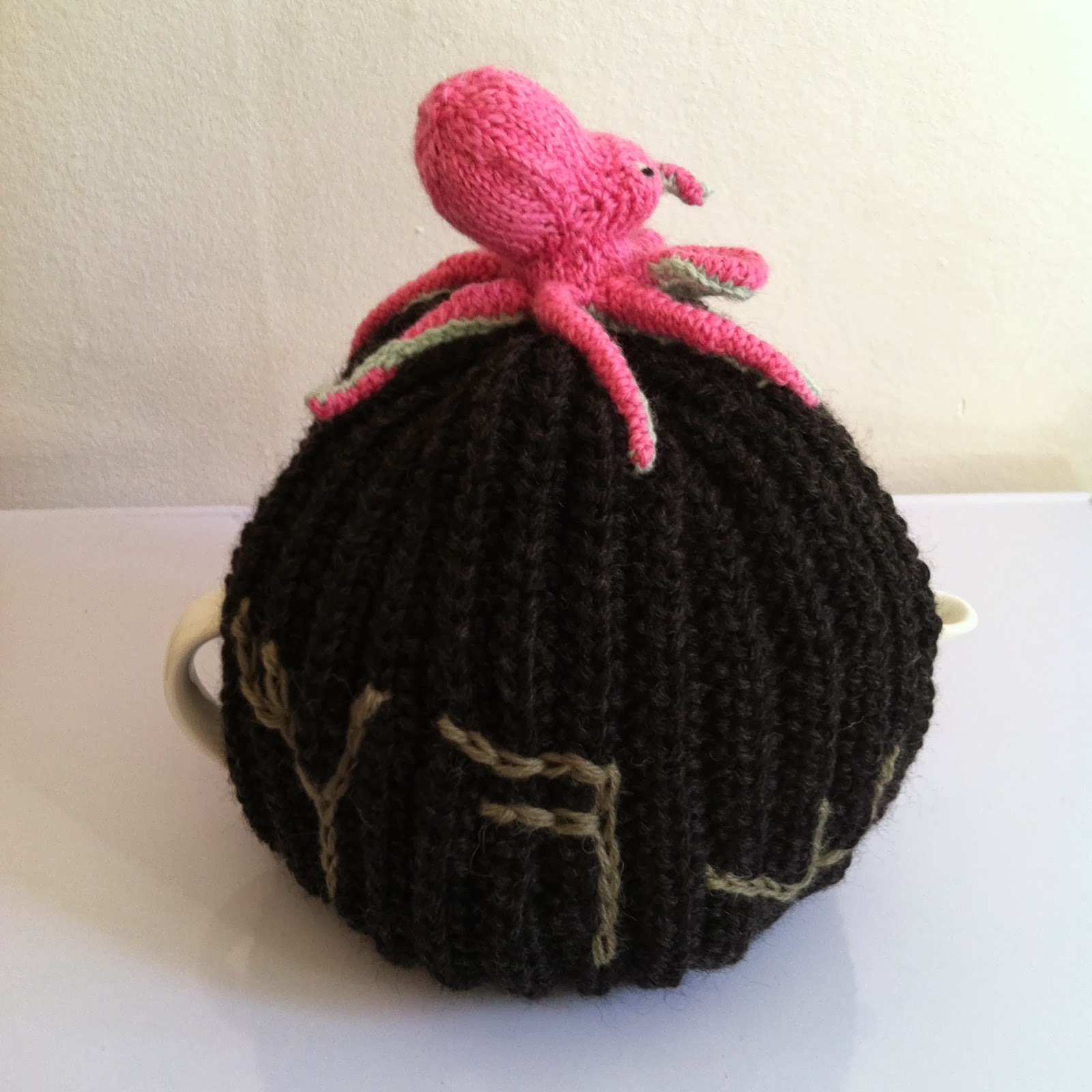 anna knits, etc. anna knits octopus tea cozy 2