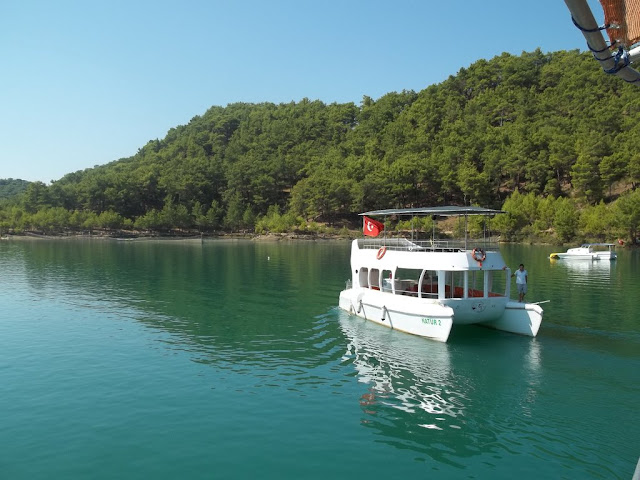جولات سياحية في انطاليا تركيا, رحلة القارب في الوادي الأخضر