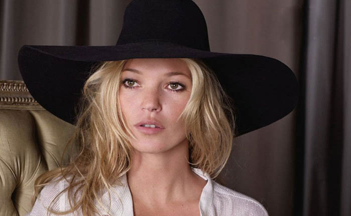 A RAINHA DO CHAPÉU_Kate Moss_foi eleita a melhor_magazine_onde comprar chapeu_é chapéus ou chapéis_street style_moda chapéu_estilo