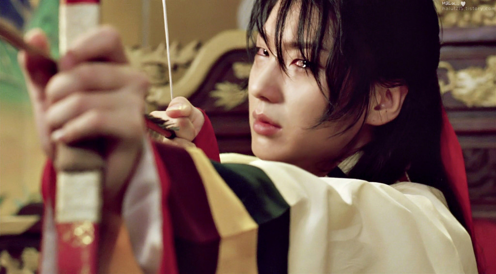 영화 왕의 남자 속 공길 |