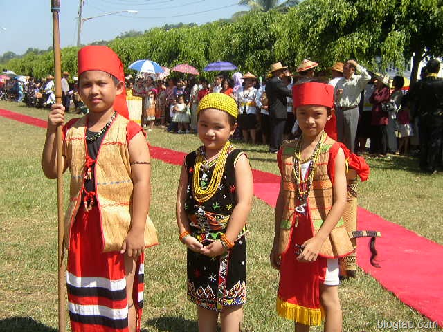 &quot;Peel it. Feel it.&quot; MySarawakTrivia Kaum di Bumi Kenyalang