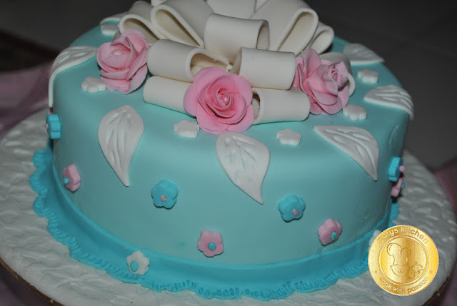 Patyskitchen How To Cover A Cake With Fondant My First Ever