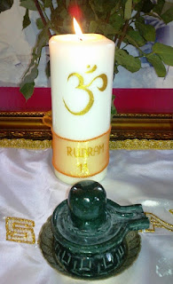 Rudram 11 gyertya és Shiva lingam