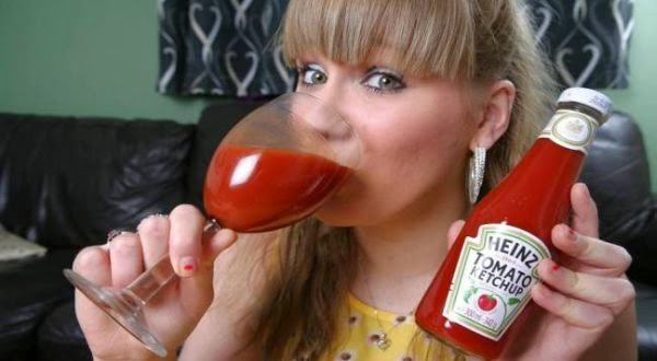 Aneh, Wanita ini Sukanya Minum Saus Tomat