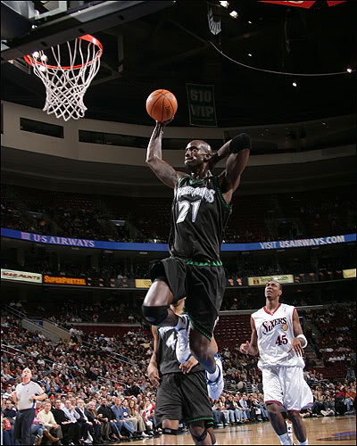 orlando-all-stars-kevin-garnet-karl-malone-signature-pose-dunk-contest-nba-funny-photos-2012.jpg