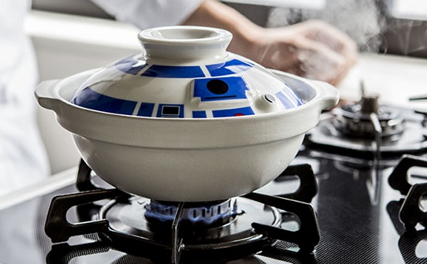嫩編其實很想要的 R2-D2 をモチーフにした土鍋,翻攝自 ISUTA。 嫩編其實很想要的 R2-D2 をモチーフにした土鍋,翻攝自 ISUTA。