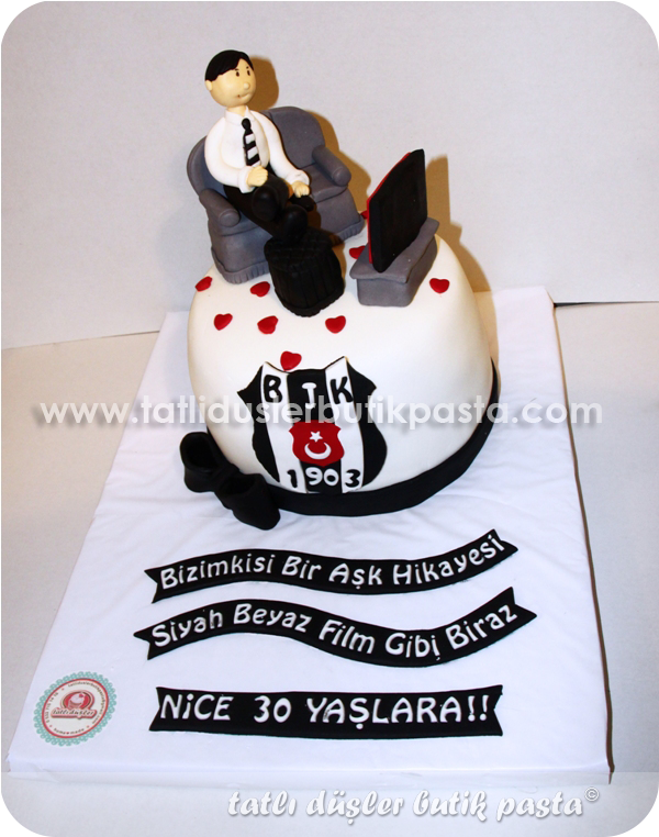 tatlı düşler butik pasta FUTBOL FANATİĞİ EŞE DOĞUMGÜNÜ PASTASI