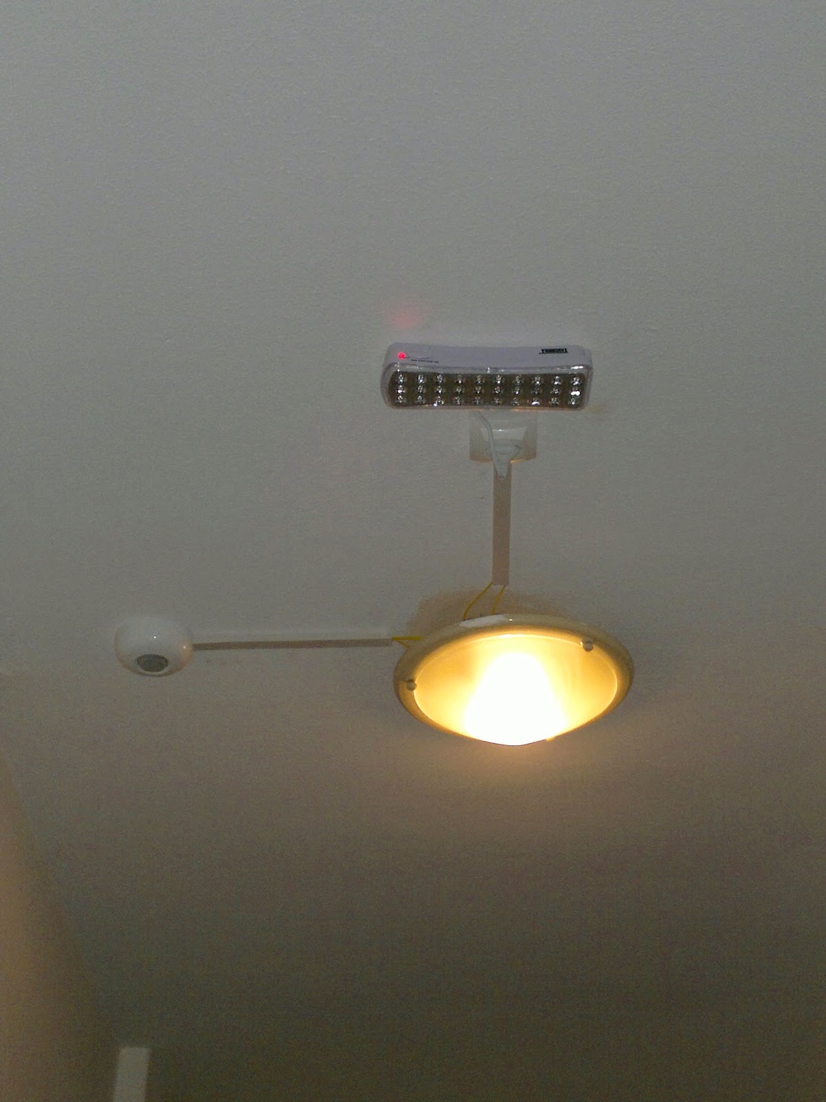 Dicas do Gilson Eletricista Luminária de emergência Taschibra TLE 05