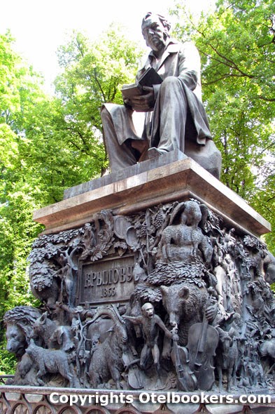 The_Monument_of_Ivan_Krylov_Summer_Garden The_Monument_of_Ivan_Krylov_Summer_Garden